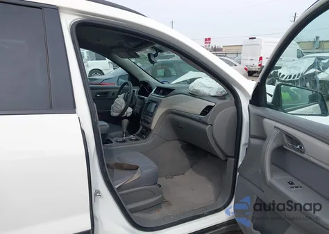 2015 Chevrolet Traverse Ls z USA, uszkodzony, nr VIN 1GNKRFED4FJ205795
